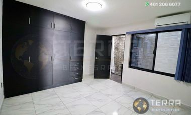 VENTA Casa 🏡  En Circuito Monarca Fraccionamiento Alteza Celaya Gto. Amplia y Equipada  3 Pisos con Roof Garden,  5 habitaciones