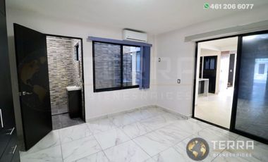 VENTA Casa 🏡  En Circuito Monarca Fraccionamiento Alteza Celaya Gto. Amplia y Equipada  3 Pisos con Roof Garden,  5 habitaciones