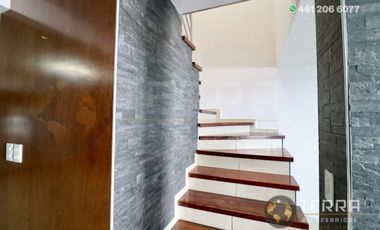 VENTA Casa 🏡  En Circuito Monarca Fraccionamiento Alteza Celaya Gto. Amplia y Equipada  3 Pisos con Roof Garden,  5 habitaciones