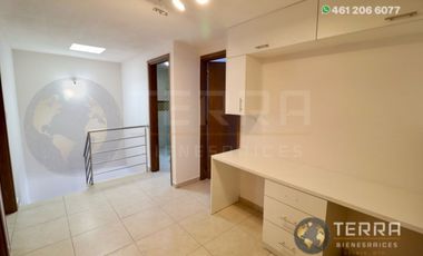 VENTA Casa 🏡  En Circuito Monarca Fraccionamiento Alteza Celaya Gto. Amplia y Equipada  3 Pisos con Roof Garden,  5 habitaciones