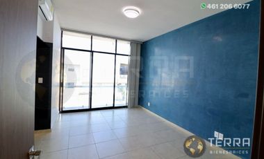 VENTA Casa 🏡  En Circuito Monarca Fraccionamiento Alteza Celaya Gto. Amplia y Equipada  3 Pisos con Roof Garden,  5 habitaciones