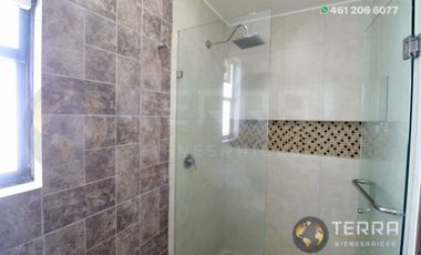 VENTA Casa 🏡  En Circuito Monarca Fraccionamiento Alteza Celaya Gto. Amplia y Equipada  3 Pisos con Roof Garden,  5 habitaciones