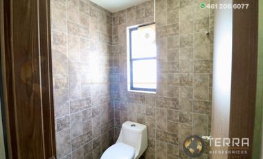 VENTA Casa 🏡  En Circuito Monarca Fraccionamiento Alteza Celaya Gto. Amplia y Equipada  3 Pisos con Roof Garden,  5 habitaciones