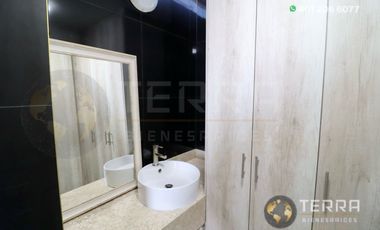 VENTA Casa 🏡  En Circuito Monarca Fraccionamiento Alteza Celaya Gto. Amplia y Equipada  3 Pisos con Roof Garden,  5 habitaciones