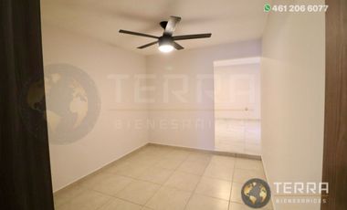 VENTA Casa 🏡  En Circuito Monarca Fraccionamiento Alteza Celaya Gto. Amplia y Equipada  3 Pisos con Roof Garden,  5 habitaciones
