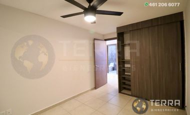 VENTA Casa 🏡  En Circuito Monarca Fraccionamiento Alteza Celaya Gto. Amplia y Equipada  3 Pisos con Roof Garden,  5 habitaciones