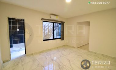 VENTA Casa 🏡  En Circuito Monarca Fraccionamiento Alteza Celaya Gto. Amplia y Equipada  3 Pisos con Roof Garden,  5 habitaciones