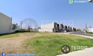 VENTA Casa 🏡  En Circuito Monarca Fraccionamiento Alteza Celaya Gto. Amplia y Equipada  3 Pisos con Roof Garden,  5 habitaciones