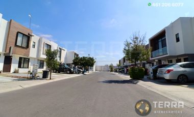 VENTA Casa 🏡  En Circuito Monarca Fraccionamiento Alteza Celaya Gto. Amplia y Equipada  3 Pisos con Roof Garden,  5 habitaciones