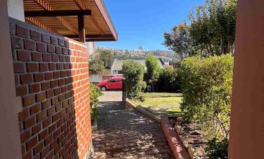 Venta de casa en Reñaca 4D / 3B / 9000UF