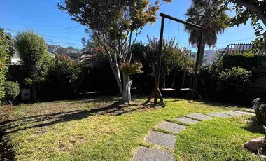 Venta de casa en Reñaca 4D / 3B / 9000UF