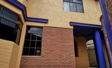A PIE DE CALLE AMPLIOS ESPACIOS, FRENTE A GALERIAS METEPEC