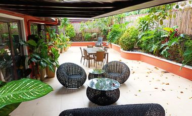 Luxury 6 Bedrooms House for Rent at Merville, Parañaque City