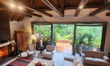 Venta casa campestre con lago PRIVADO  area de construccion 400 metros, lote 2000 2 pisos, 4 habitaciones, 5 baños, sala comedor, cocina, lavanderia,