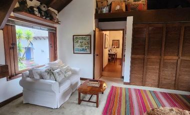 Venta casa campestre con lago PRIVADO  area de construccion 400 metros, lote 2000 2 pisos, 4 habitaciones, 5 baños, sala comedor, cocina, lavanderia,