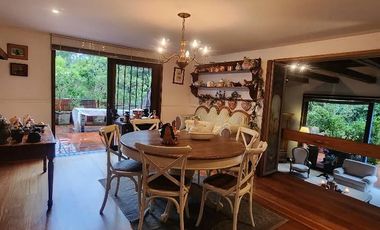 Venta casa campestre con lago PRIVADO  area de construccion 400 metros, lote 2000 2 pisos, 4 habitaciones, 5 baños, sala comedor, cocina, lavanderia,
