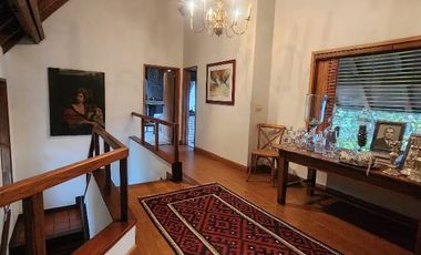 Venta casa campestre con lago PRIVADO  area de construccion 400 metros, lote 2000 2 pisos, 4 habitaciones, 5 baños, sala comedor, cocina, lavanderia,