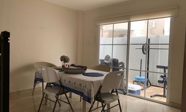 En Alquiler: Casa de 3 Dormitorios en Casa Laguna