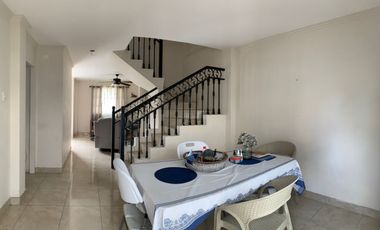 En Alquiler: Casa de 3 Dormitorios en Casa Laguna