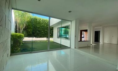 Casa en venta parque de la castellana cuarto de servicio Zapopan Jalisco
