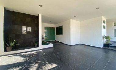 Casa en venta parque de la castellana cuarto de servicio Zapopan Jalisco