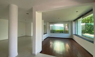 Casa en venta parque de la castellana cuarto de servicio Zapopan Jalisco
