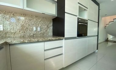 Casa en venta parque de la castellana cuarto de servicio Zapopan Jalisco