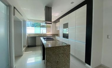 Casa en venta parque de la castellana cuarto de servicio Zapopan Jalisco