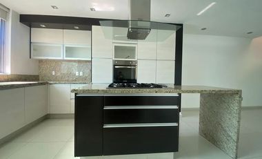 Casa en venta parque de la castellana cuarto de servicio Zapopan Jalisco