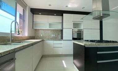 Casa en venta parque de la castellana cuarto de servicio Zapopan Jalisco