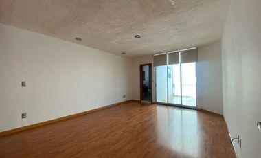 Casa en venta parque de la castellana cuarto de servicio Zapopan Jalisco