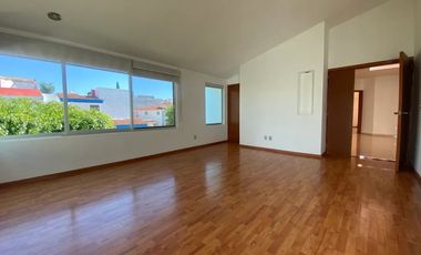 Casa en venta parque de la castellana cuarto de servicio Zapopan Jalisco