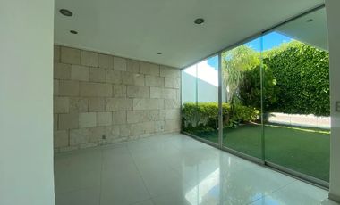 Casa en venta parque de la castellana cuarto de servicio Zapopan Jalisco