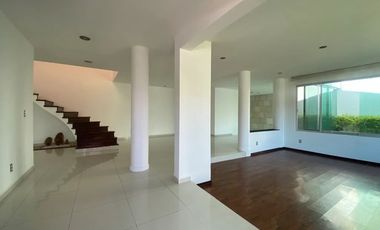 Casa en venta parque de la castellana cuarto de servicio Zapopan Jalisco
