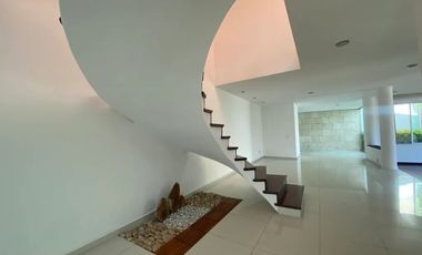 Casa en venta parque de la castellana cuarto de servicio Zapopan Jalisco