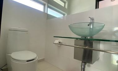 Casa en venta parque de la castellana cuarto de servicio Zapopan Jalisco