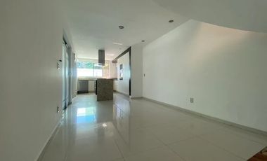 Casa en venta parque de la castellana cuarto de servicio Zapopan Jalisco