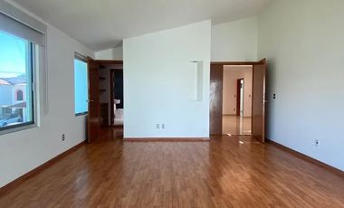 Casa en venta parque de la castellana cuarto de servicio Zapopan Jalisco