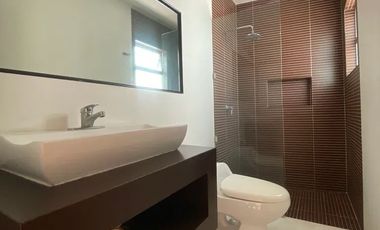 Casa en venta parque de la castellana cuarto de servicio Zapopan Jalisco