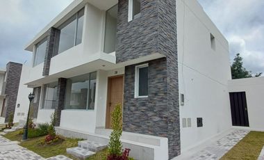 Tumbaco casa  de arriendo por estrenar esquinera amplio jardín privado, jacuzzi $850 incluida alícuota