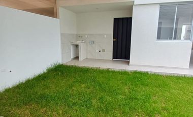 Tumbaco casa  de arriendo por estrenar esquinera amplio jardín privado, jacuzzi $850 incluida alícuota