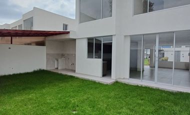 Tumbaco casa  de arriendo por estrenar esquinera amplio jardín privado, jacuzzi $850 incluida alícuota