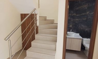Tumbaco casa  de arriendo por estrenar esquinera amplio jardín privado, jacuzzi $850 incluida alícuota