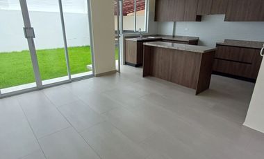 Tumbaco casa  de arriendo por estrenar esquinera amplio jardín privado, jacuzzi $850 incluida alícuota