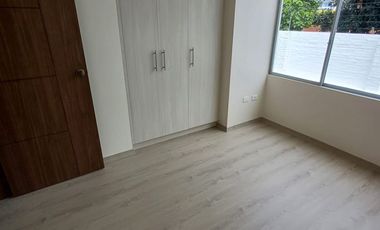 Tumbaco casa  de arriendo por estrenar esquinera amplio jardín privado, jacuzzi $850 incluida alícuota