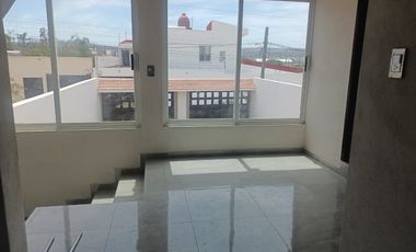 Casa con 3 Habitaciones y Terraza a la venta en Solares Banthi