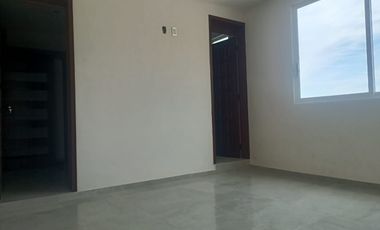 Casa con 3 Habitaciones y Terraza a la venta en Solares Banthi