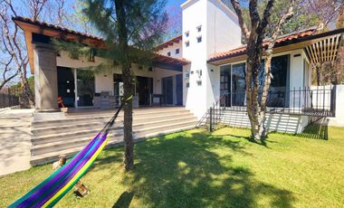 Hermosa Casa Paraíso en Renta con Alberca Ubicada en Fracc. Ixtapan de La Sal.
