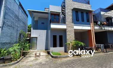 DISEWAKAN RUMAH 2 LANTAI DI NUANSA UTAMA TAMAN GRIYA JIMBARAN BADUNG, BALI