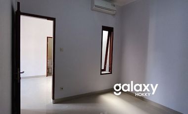 DISEWAKAN RUMAH 2 LANTAI DI NUANSA UTAMA TAMAN GRIYA JIMBARAN BADUNG, BALI